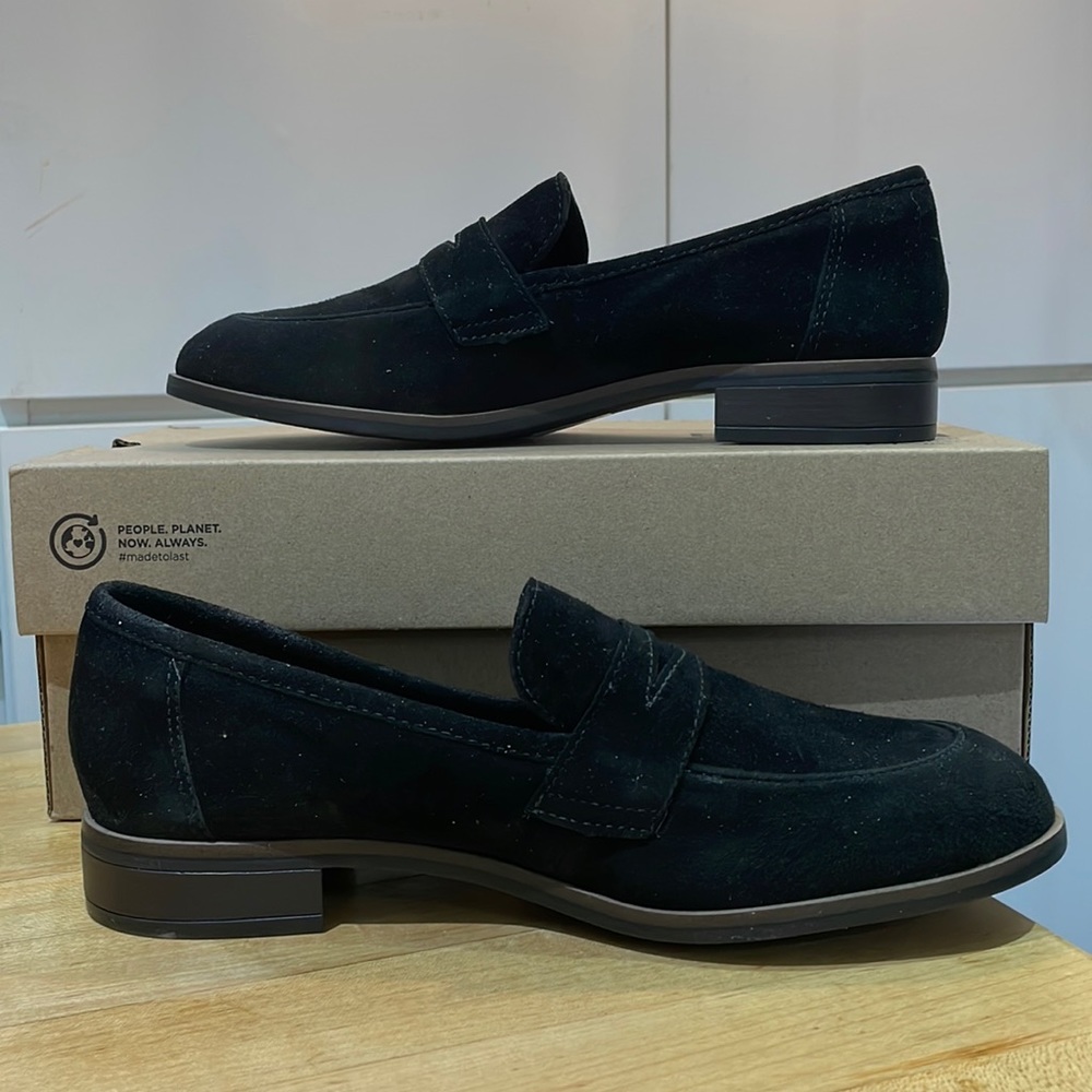 Clarks Trish Rose suede black loafer